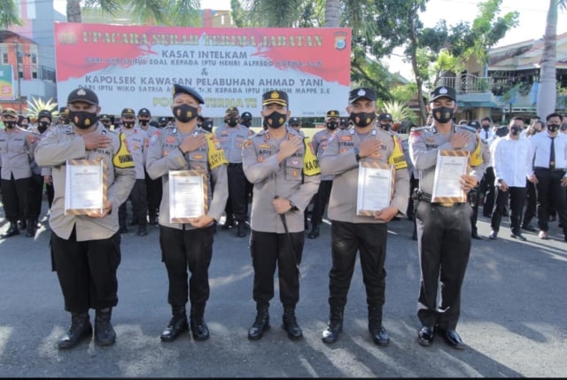 Para personel Polres Ternate yang mendapat penghargaan. Foto: Dok. Humas Polres