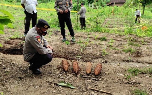 Penemuan 8 Mortir Diduga Aktif Gegerkan Warga di Ponorogo 