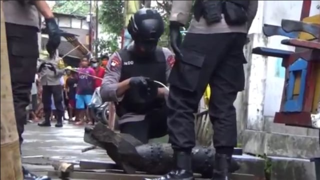 Fakta-fakta Penemuan Benda Diduga Bom di Depan Rumah Petinggi KAMI Ahmad Yani (188163)