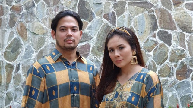 Wulan Guritno dan suaminya.
 Foto: Instagram/@adilladimitrihardjanto