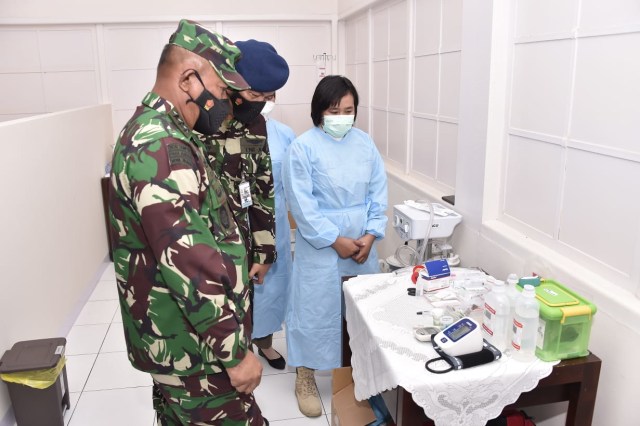 TNI Vaksinasi 1.695 Prajurit di Solo Sebelum Turun Jadi Petugas Tracer COVID-19 (337377)