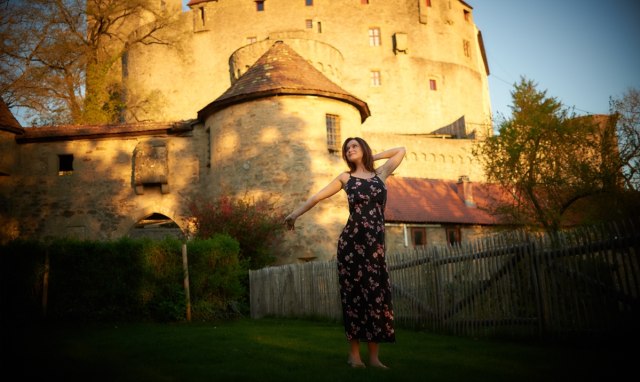 Potret Perempuan Rusia yang Tinggal di Kastil Tua Foto: Dok. Imgur