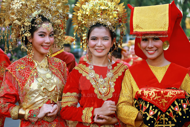 Perempuan Minang merupakan bagian penting dalam sistem kekerabatan sosial budaya di Minangkabau
