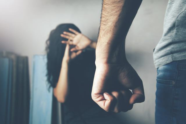 Ilustrasi kekerasan terhadap perempuan.  Foto: Shutterstock