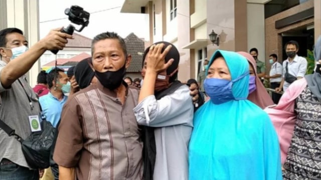 Tuntutan Perkara 4 Emak Pelempar Gudang Rokok di NTB Resmi Dihentikan (627988)
