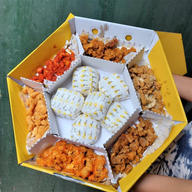 Kopi Kenangan Jualan Ayam Goreng Berlumur Saus dan Sambal, Seperti Apa Rasanya? (12574)