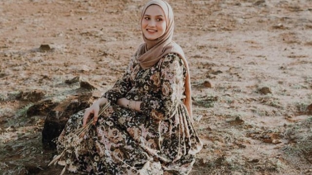 Sosok Dwi Handa, influencer hijabers Indonesia. Foto: Instagram/@dwihandaanda