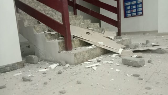 Kondisi Kantor DPRD Halmahera Selatan yang rusak akibat gempa. Foto: Safri Noh