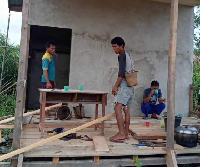 Kisah Komunitas Mari Melihat Sintang Bangun Ruang Baca di Perbatasan (233621)
