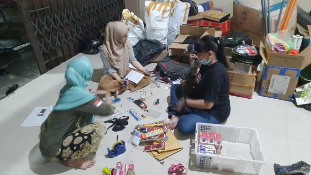 Kisah Komunitas Mari Melihat Sintang Bangun Ruang Baca di Perbatasan (233622)