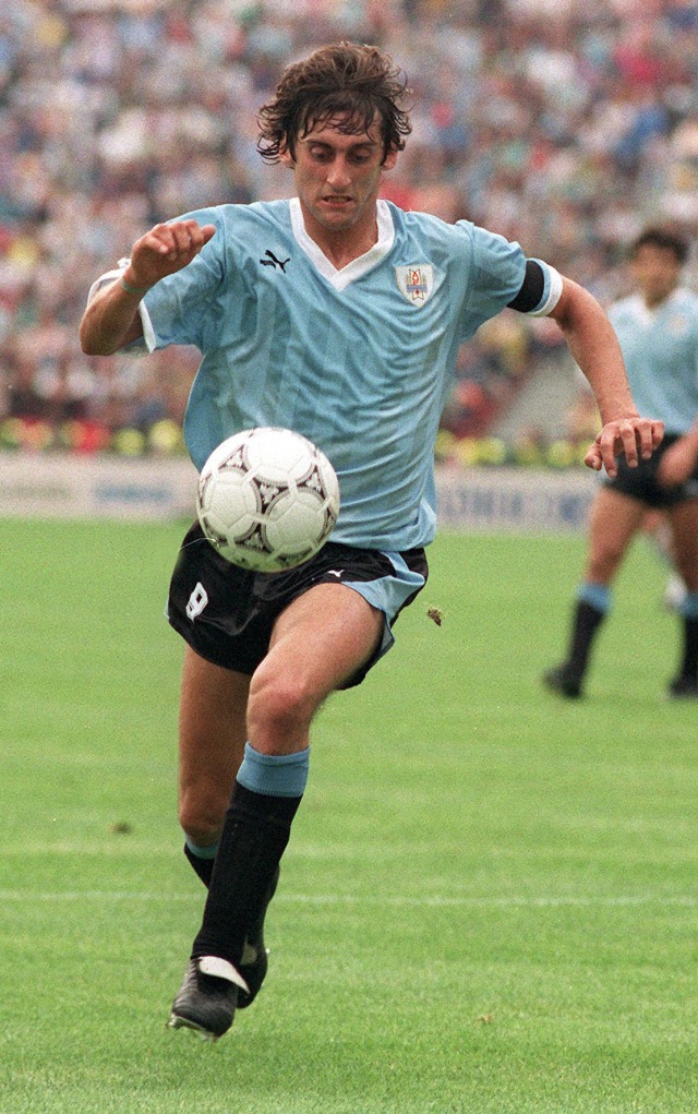 Eks pemain Timnas Uruguay, Enzo Francescoli. Foto: AFP