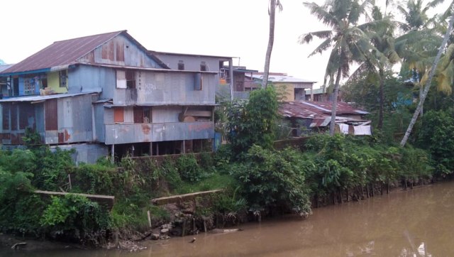 Normalisasi Sungai Remu, rumah yang ada di bantaran sungai harus digusur, foto : Yanti/Balleo News