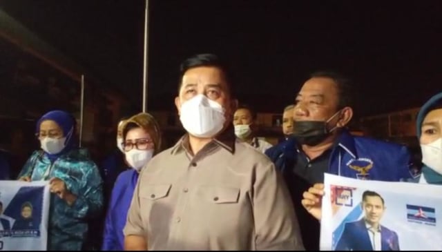 Plt DPD Partai Demokrat Heri Zulkarnaen dan beberapa kader Demokrat, saat membuat laporan ke Polrestabes Medan. Foto: Dok. Istimewa