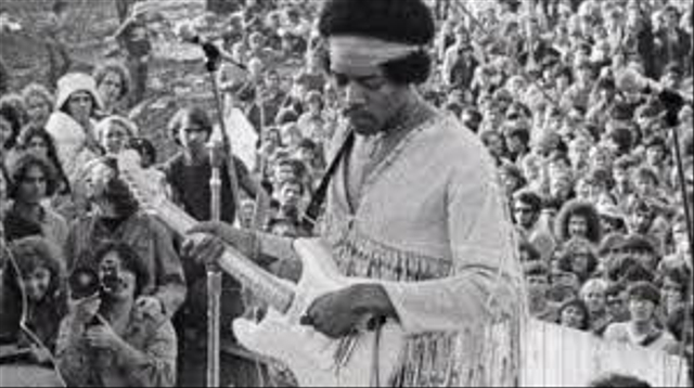 Jimi Hendrix ketika tampil di Festival Woodstock1969. | Wikimedia Commons