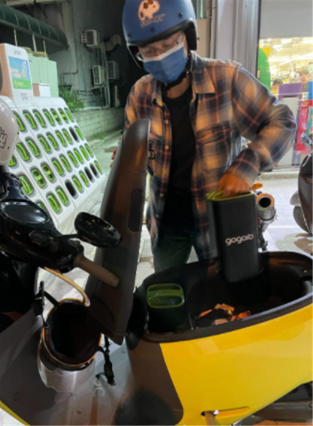 Motor Listrik Gogoro, Sekali Isi Penuh Bisa Tempuh 170 Km! (285351)
