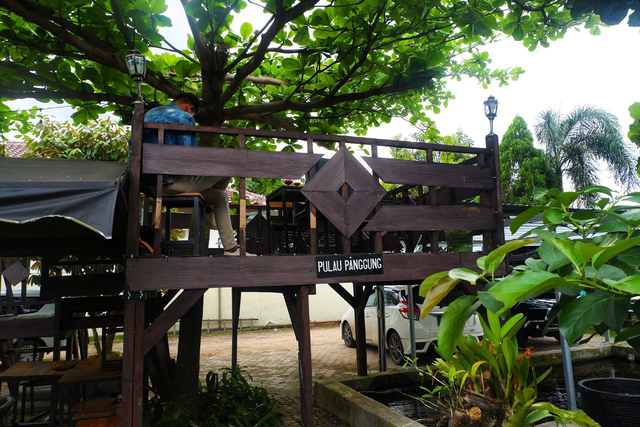 Merasakan Nongkrong dengan Konsep Garden Cafe di NL Coffee, Bandar Lampung (104213)