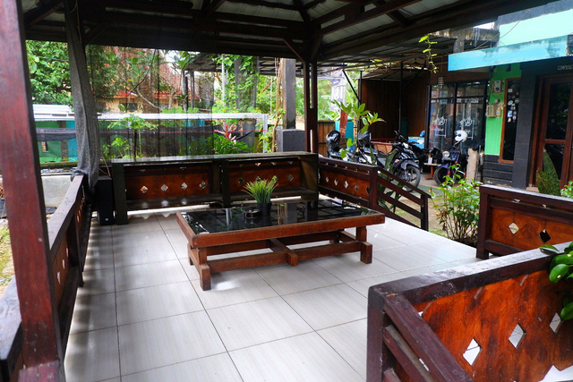 Merasakan Nongkrong dengan Konsep Garden Cafe di NL Coffee, Bandar Lampung (104212)