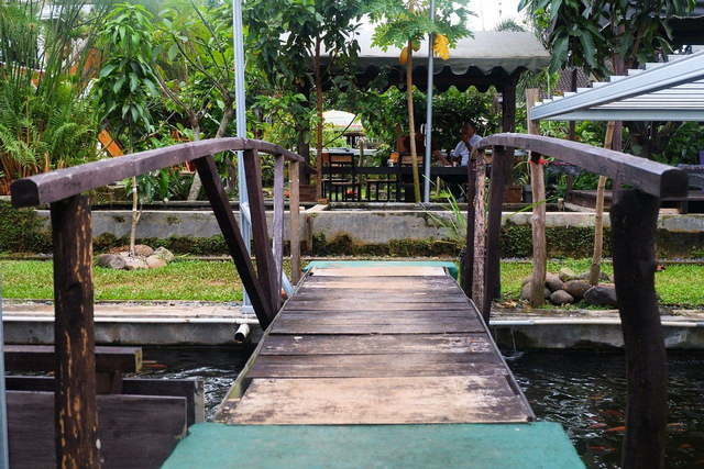 Merasakan Nongkrong dengan Konsep Garden Cafe di NL Coffee, Bandar Lampung (104211)