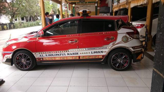Titik Terang Mobil King of King’s Berlapis Emas yang Viral di Medsos (50119)
