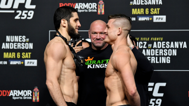Islam Makhachev vs Drew Dober di UFC 259. Foto: Getty Images
