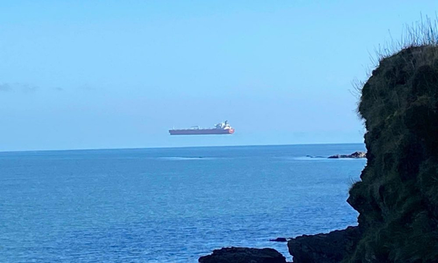 Penampakan kapal melayang di laut Inggris Foto: David Wales