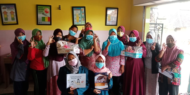 Dokumentasi Pelatihan Hantaran Pernikahan oleh Mahasiswa KKN Tematik Undip