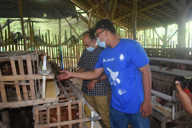 MT XL Axiata dan IZI Resmikan Program Kampung Bina Ternak Ayam Petelur Lamongan