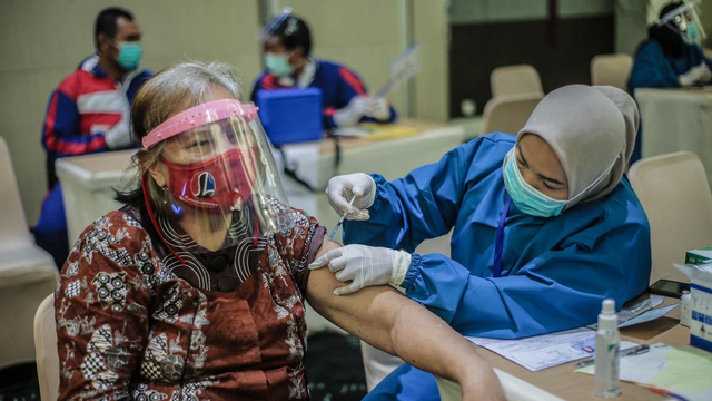 Ilustrasi vaksinasi: Suasana vaksinasi corona di IPB Bogor, Jawa Barat. Foto: Pemkot Bogor