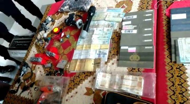 Barang bukti yang diamankan Polresta Bandar Lampung dari sindikat jual beli STNK dan BPKB di Lampung, Selasa (9/3). Foto : Bella Sardio/Lampung Geh