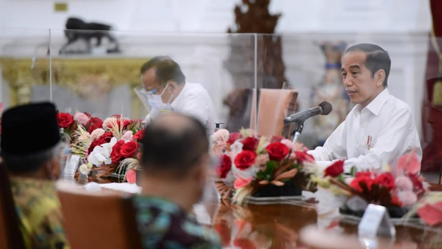 Presiden Joko Widodo saat menerima kunjungan rombongan Amien Rais, membahas laporan Komnas HAM, di Istana Presiden, Selasa (9/3). Foto: Muchlis Jr/Biro Pers Sekretariat Presiden