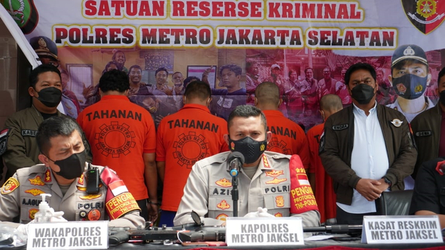 Kapolres Jaksel Kombes Azis Andriansyah (tengah) saat konferensi pers kasus penculikan, Selasa (9/3). Foto: Humas Polres Jaksel