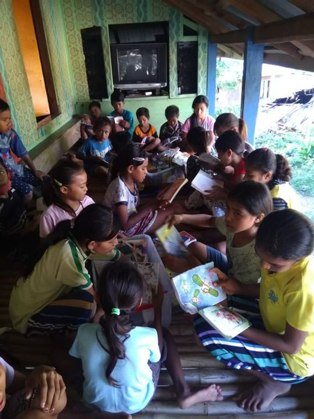 Bukuku Bukumu Project Kirimkan Buku untuk Anak-anak di Sumba Barat (142510)