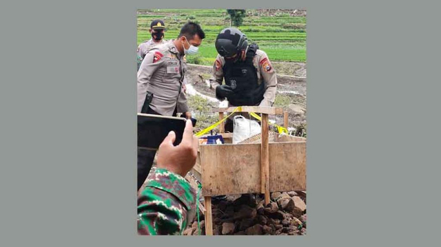 Tim Jibom Musnahkan 1 Granat yang Ditemukan Warga Magetan