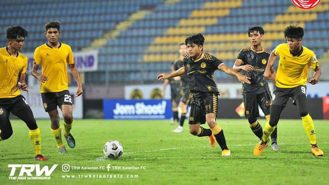 Natanael Siringoringo bersama Kelantan FC.
Foto: Instagram @trwkelantanfc