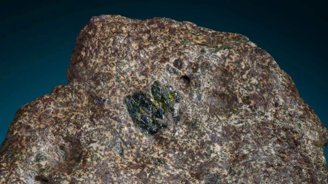Batu meteorit EC 002 berusia lebih tua dari Bumi. Foto: Darryl Pitt/Maine Mineral and Gem Museum