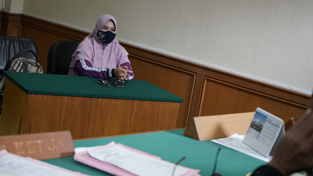 Kiwil Tak Hadiri Sidang Cerai, Rohimah Sedih Merasa Digantung (356994)