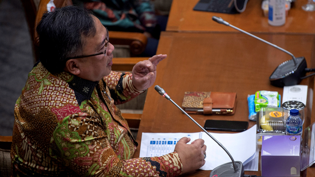 Menristek/Kepala BRIN Bambang Brodjonegoro mengikuti rapat kerja dengan Komisi IX DPR di Kompleks Parlemen, Senayan, Jakarta, Rabu (10/3/2021). Foto: Sigid Kurniawan/ANTARA FOTO