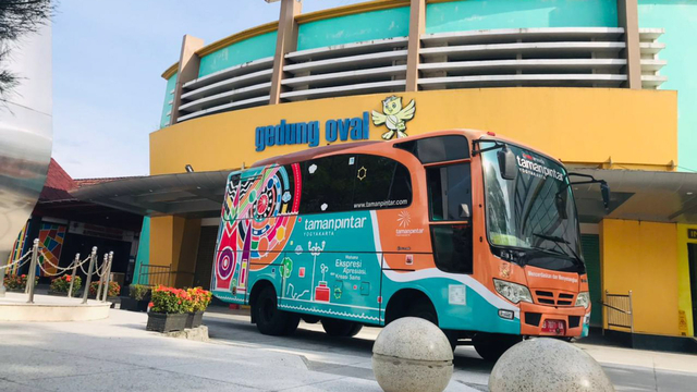 Bus jemputan gratis milik Taman Pintar Yogyakarta. Dok: Taman Pintar Yogyakarta
