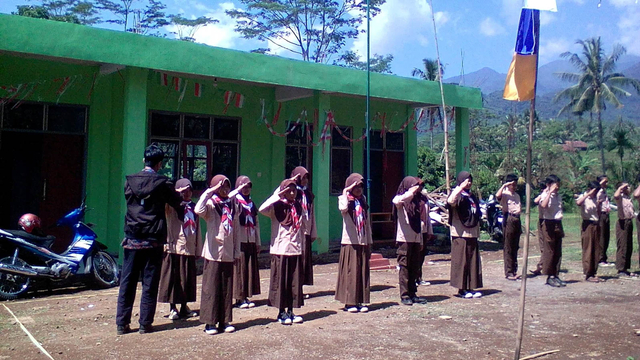 SMP IT Al-Muaawanah di Kp. Pasirlaja RT. 08 RW. 02, Pakuhaji, Kec. Cisalak, Kab. Subang Prov. Jawa Barat Foto: http://sekolah.data.kemdikbud.go.id/