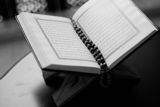 Mad shilah qashirah, mad shilah thawilah dan hukum bacaan mad lainnya. Sumber foto : pexels/abdulmeilk