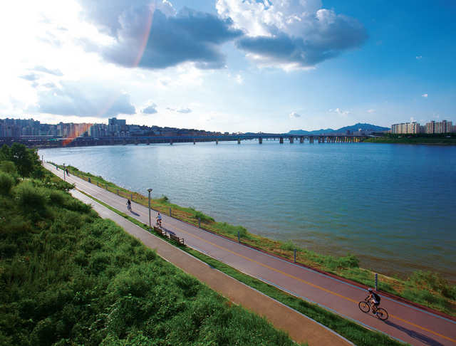 Hangang Bike Path sumber: http://seoulcycle.com