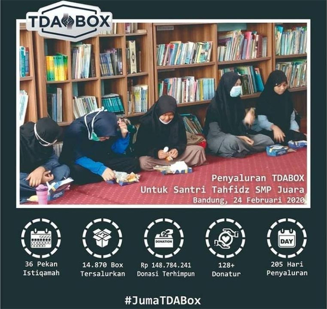 Pembagian nasi box di salah satu sekolah di Bandung.(dok/TDA Bandung).