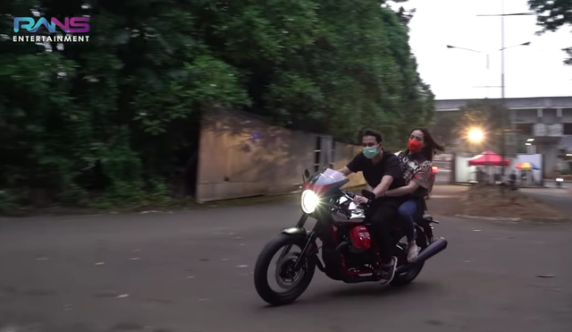 Mengaku Cuma Iseng, Raffi Ahmad Borong 2 Motor Sekaligus (51118)