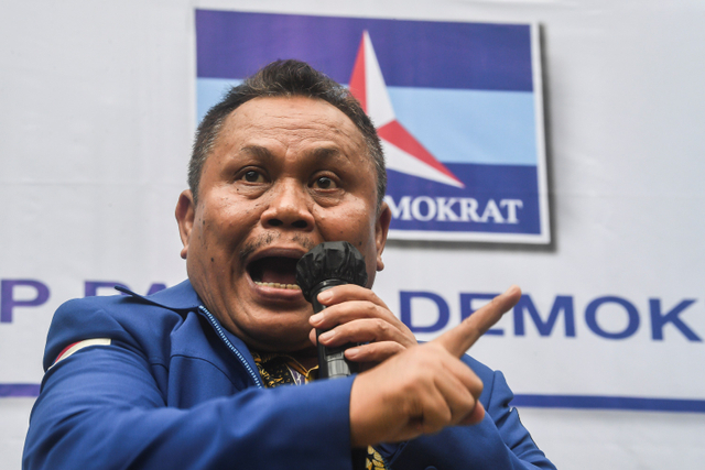 Sekjen Partai Demokrat versi KLB  Jhonny Allen memberikan keterangan pers terkait urgensi KLB Sibolangit di Jakarta. Foto: Muhammad Adimaja/ANTARA FOTO