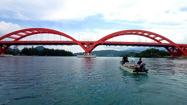 Jembatan Youtefa yang menjadi ikon Kota Jayapura. (BumiPapua.com/Imelda)