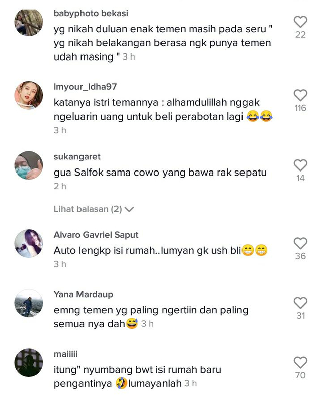Unik, Para Pemuda Ini Bawa Perabot Rumah Tangga Sebagai Kado Pernikahan (1)