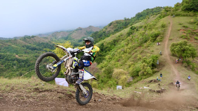 Foto: Aksi Pemotor Trail Uji Adrenalin di Paxco Aceh Full Day Adventure (318546)