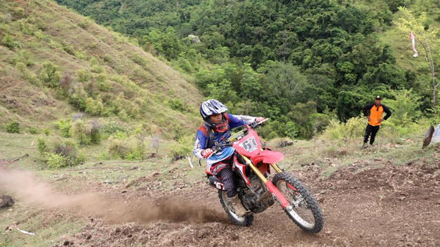 Foto: Aksi Pemotor Trail Uji Adrenalin di Paxco Aceh Full Day Adventure (318549)