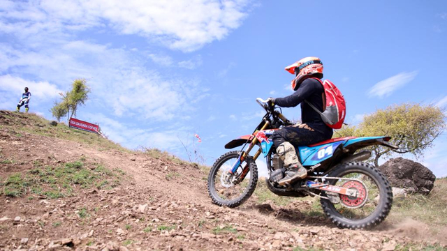 Foto: Aksi Pemotor Trail Uji Adrenalin di Paxco Aceh Full Day Adventure (318551)