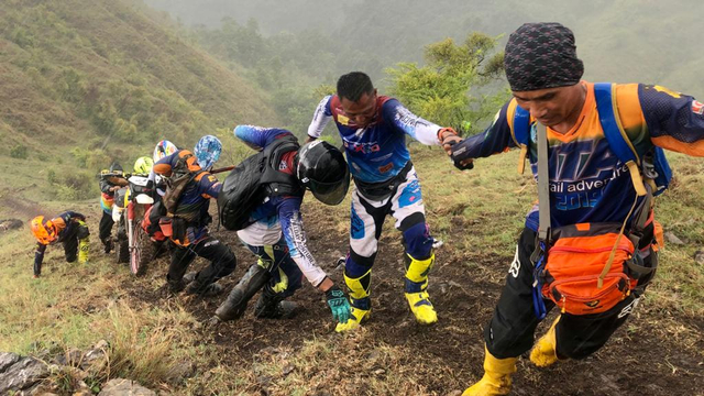 Foto: Aksi Pemotor Trail Uji Adrenalin di Paxco Aceh Full Day Adventure (318556)